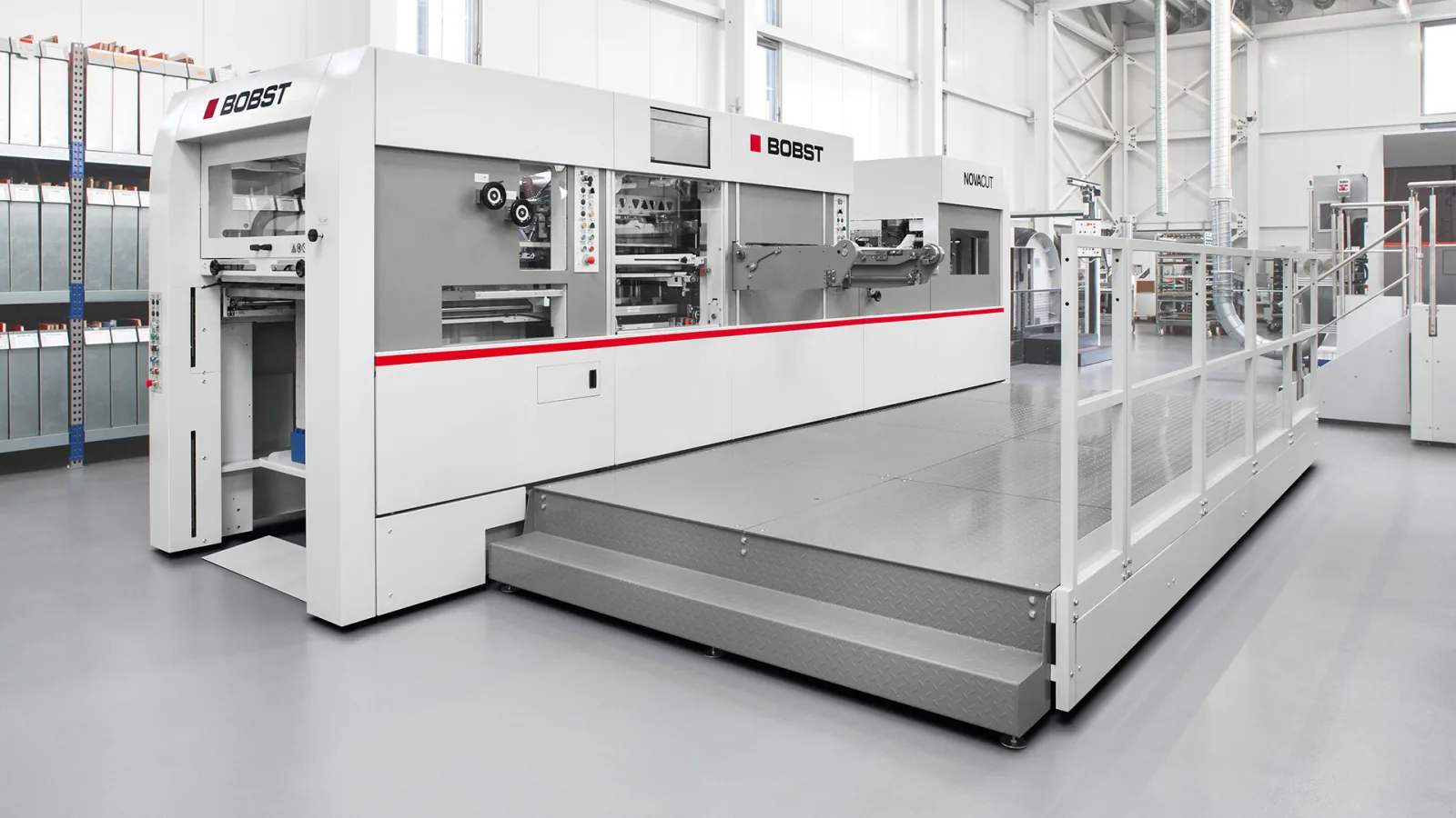 BOBST NOVACUT 106 E: высекальный пресс в демонстрационном зале производителя. BOBST NOVACUT 106 E в светлом демонстрационном зале