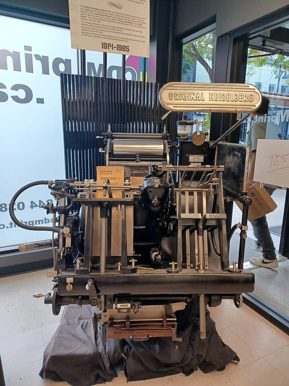Историческая тигельная машина Original Heidelberg. Историческая тигельная машина Original Heidelberg в музейной экспозиции